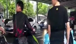 吃瓜紧张的气氛,揭秘吃瓜紧张气氛背后的真相