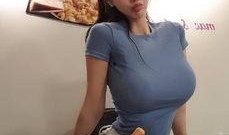 妹子吃瓜GIF出处,揭秘“妹子吃瓜GIF”走红网络背后的故事