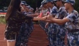 吃瓜群众教官,揭秘军营里的“瓜田”趣事