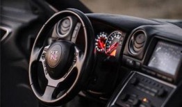 吃瓜赛车手gtr,激情赛道上的瓜界传奇