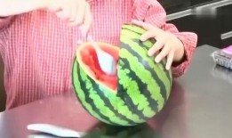 怎么吃瓜的视频,跟着视频解锁夏日消暑新技能