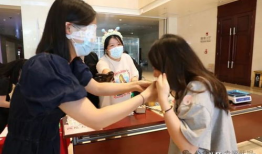 学妹吃瓜事件视频播放,视频播放引发热议，真相究竟如何？