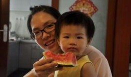 广西小表妹吃瓜事件,网络热议背后的真相揭秘