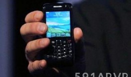 黑莓穿戴甲吃瓜,吃瓜群众的时尚新宠