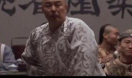 和珅吃瓜的照片,揭秘清朝权臣的悠闲生活瞬间