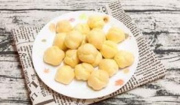 奶油小怡吃瓜,奶油小怡的瓜田奇遇记