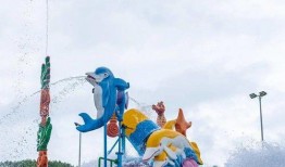 吃瓜奇葩水上乐园,水上乐园里的“吃瓜”奇观