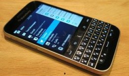 黑莓穿戴甲吃瓜,吃瓜群众的时尚新宠