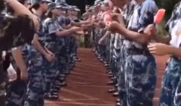 吃瓜群众教官,揭秘军营里的“瓜田”趣事