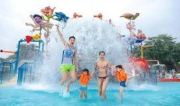 吃瓜奇葩水上乐园,水上乐园里的“吃瓜”奇观