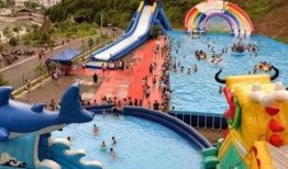 吃瓜奇葩水上乐园,水上乐园里的“吃瓜”奇观