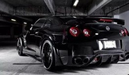 吃瓜赛车手gtr,激情赛道上的瓜界传奇