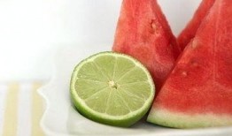 夏天吃瓜手绘头像,手绘吃瓜头像，捕捉夏天的悠闲时光