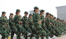 军训社牛吃瓜,揭秘军营里的欢乐时光