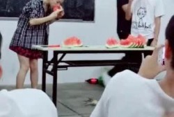 河南女老师吃瓜,网络舆论下的教育反思