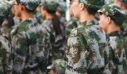 军训的视频吃瓜,吃瓜群众围观“萌新”成长记