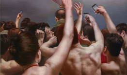 国人爱看戏吃瓜,揭秘国人热衷的“看戏吃瓜”文化现象